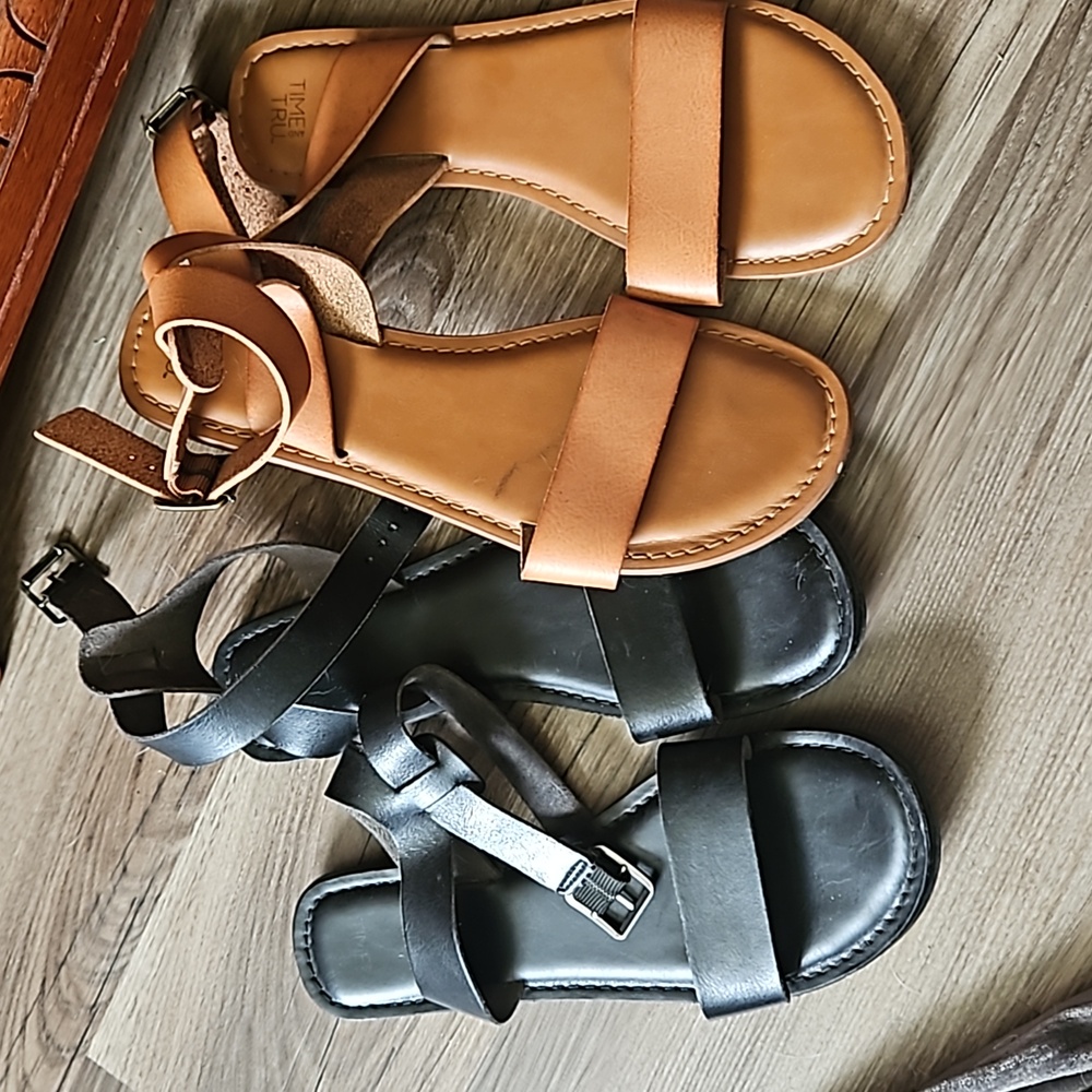 2 x sandles